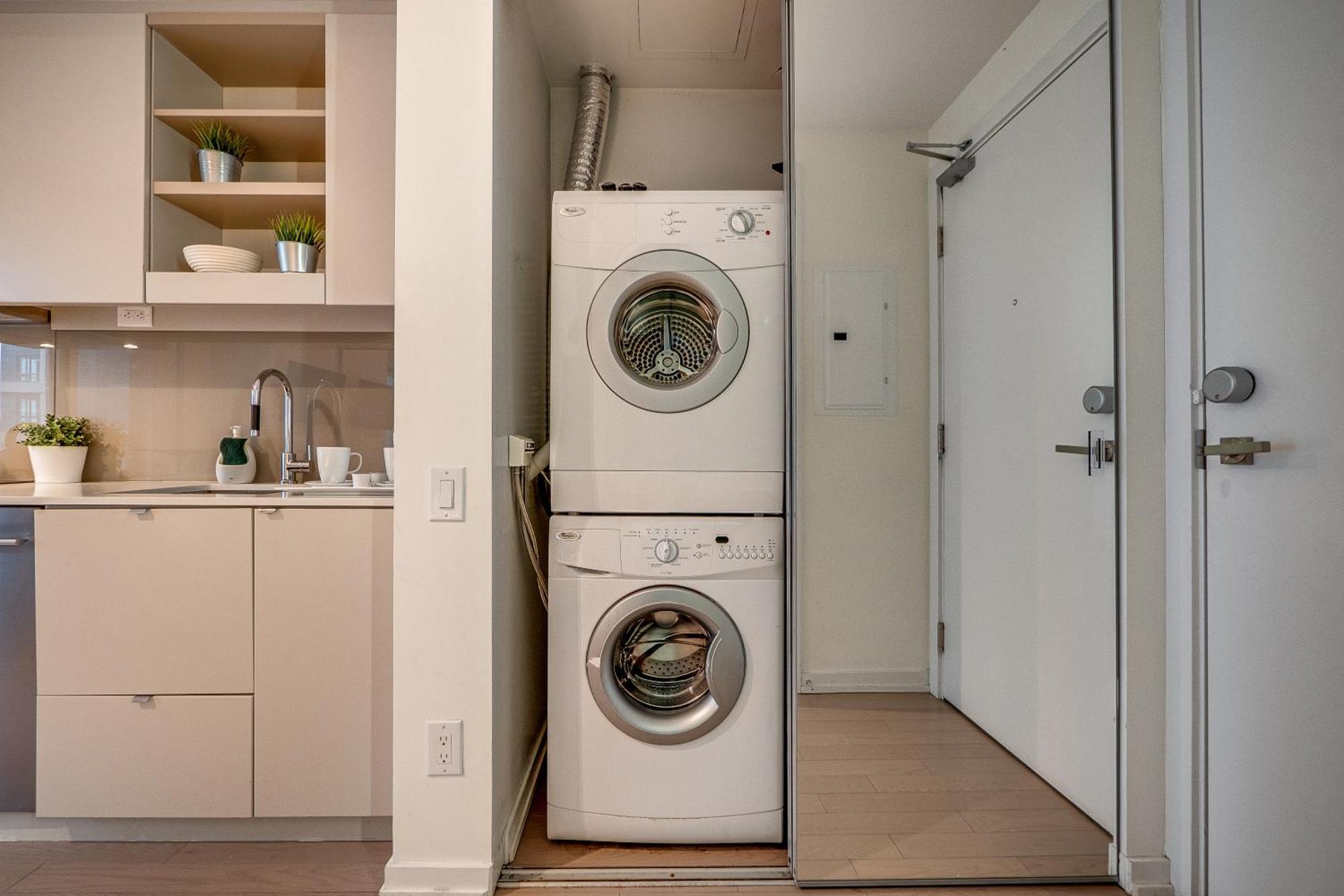 Modern Suite On Peter St - City View تورونتو المظهر الخارجي الصورة