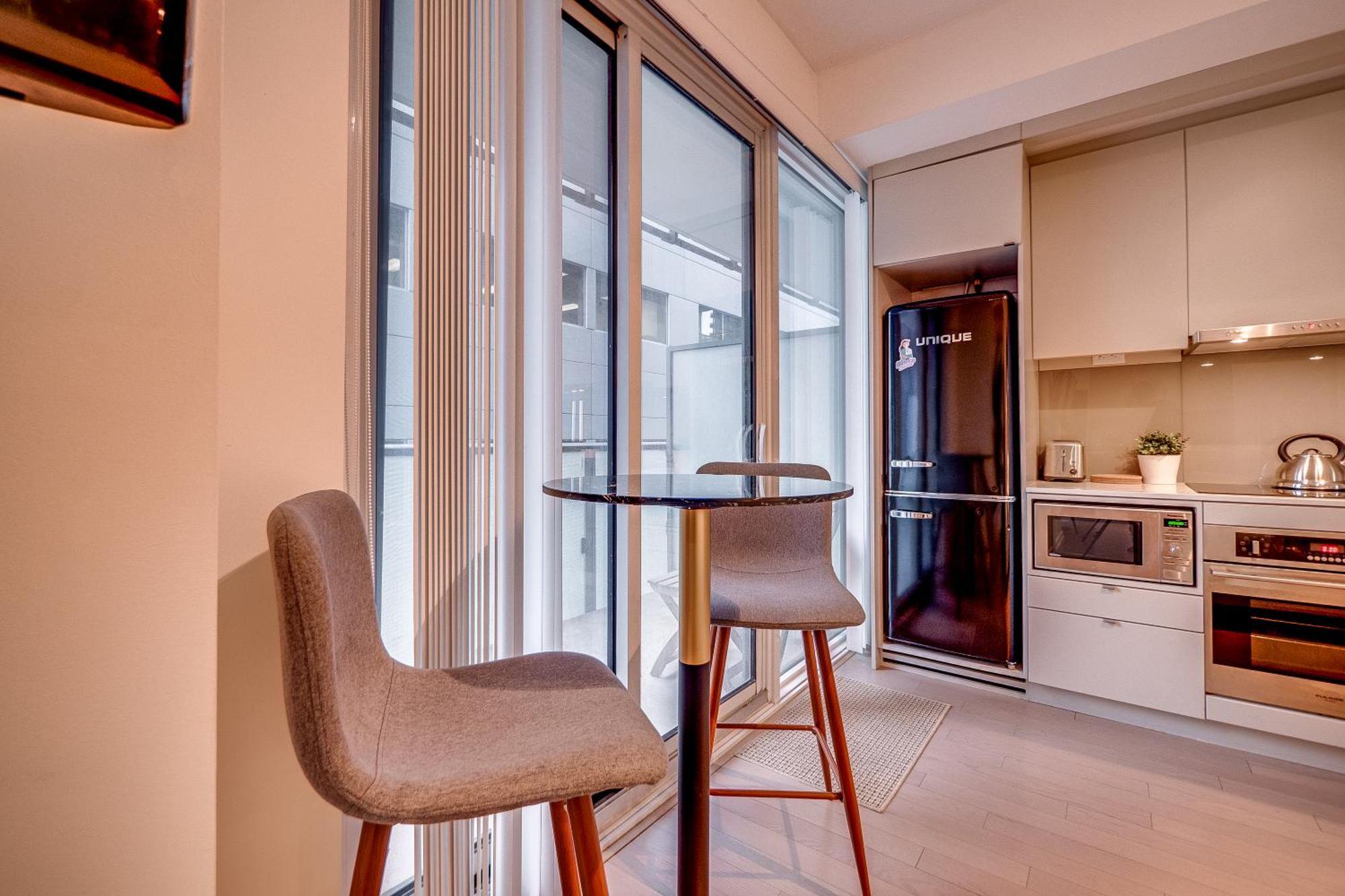 Modern Suite On Peter St - City View تورونتو المظهر الخارجي الصورة
