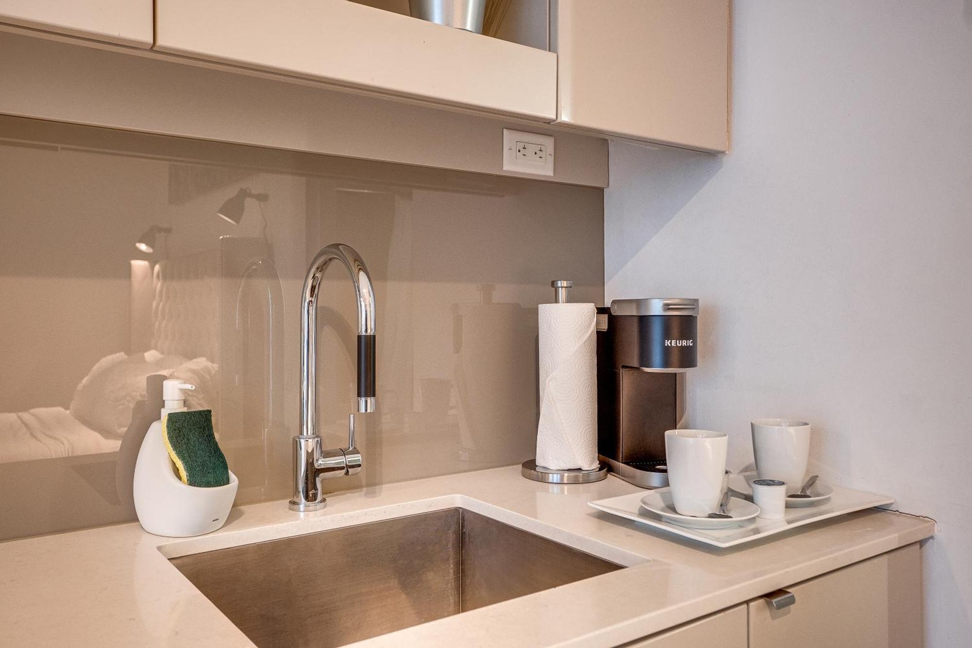 Modern Suite On Peter St - City View تورونتو المظهر الخارجي الصورة
