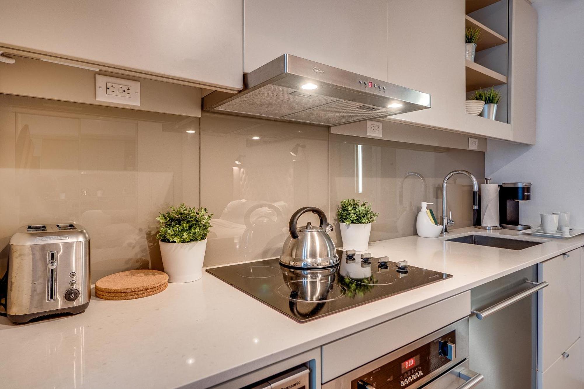 Modern Suite On Peter St - City View تورونتو المظهر الخارجي الصورة